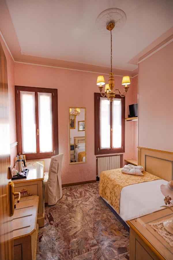Standard Single Room with Private External Bathroom