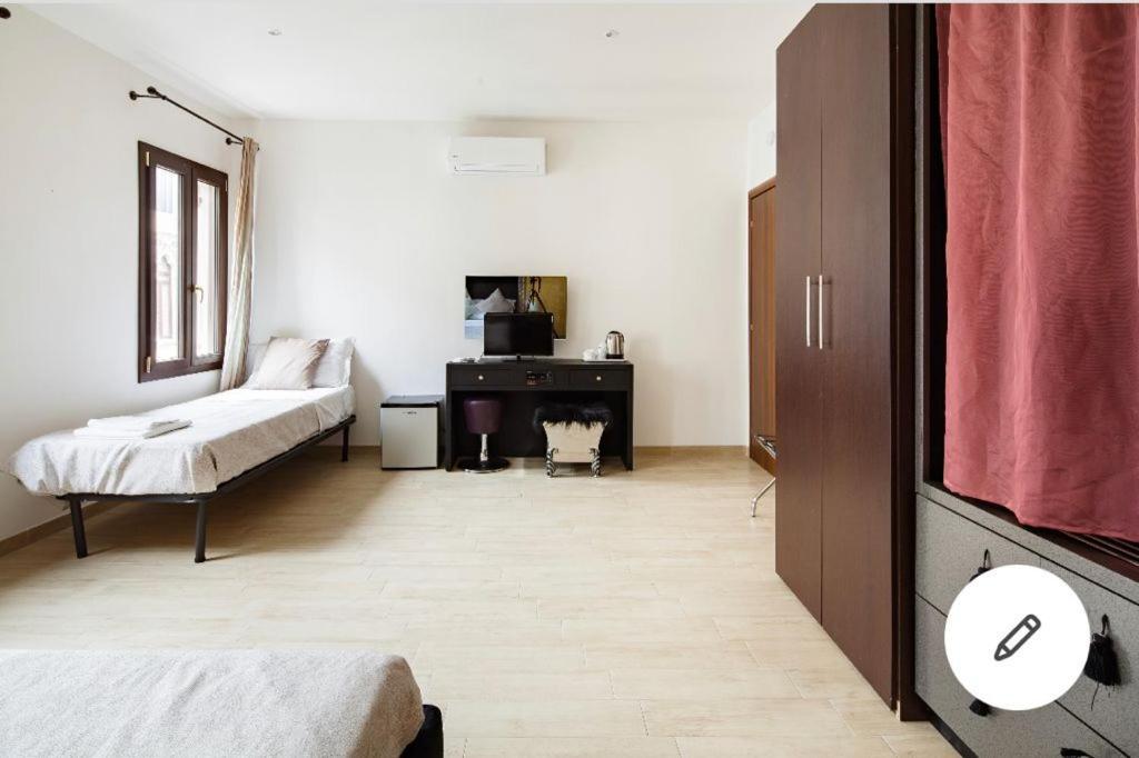 Deluxe Triple Room with Canal View