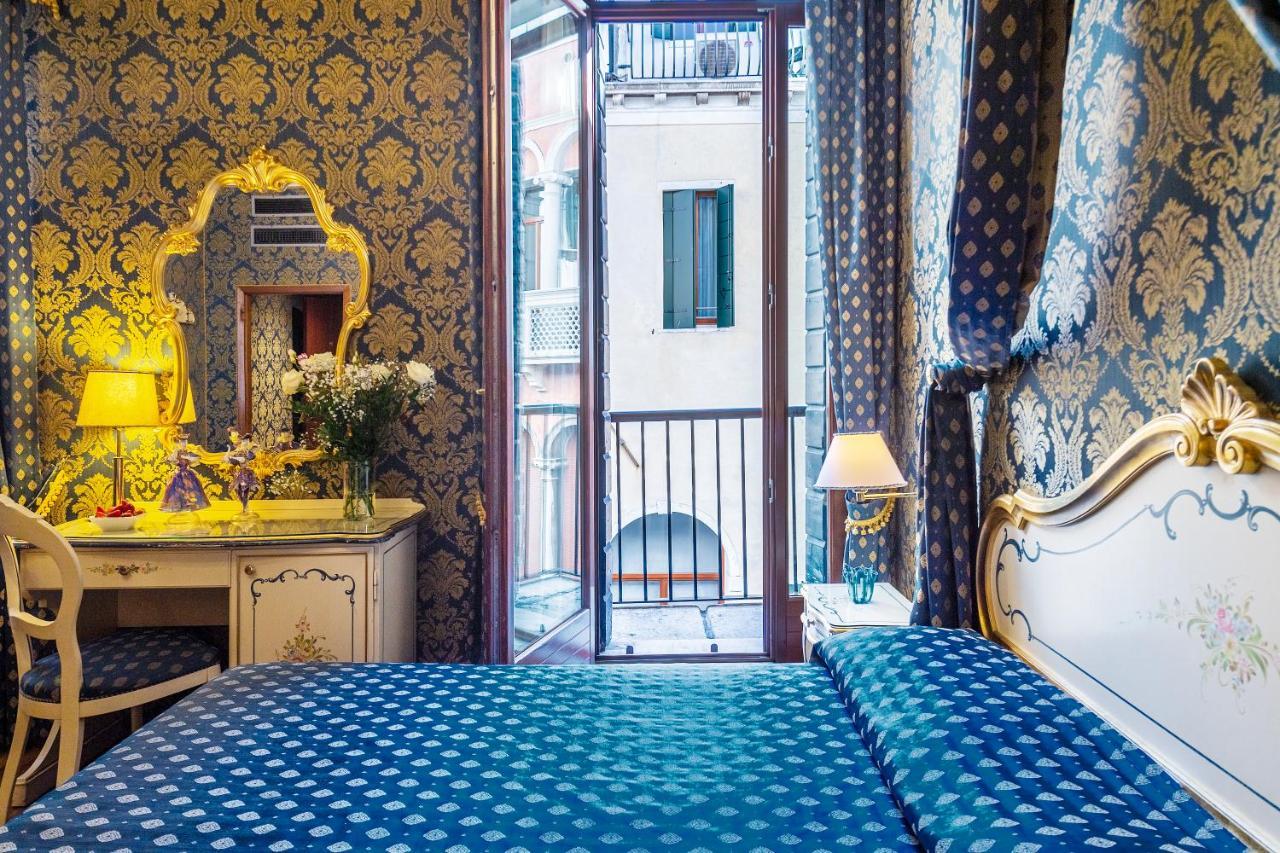Queen Room with Balcony