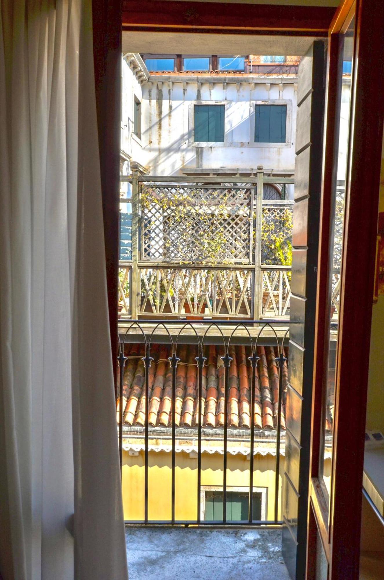 Single Room with Shared Bathroom