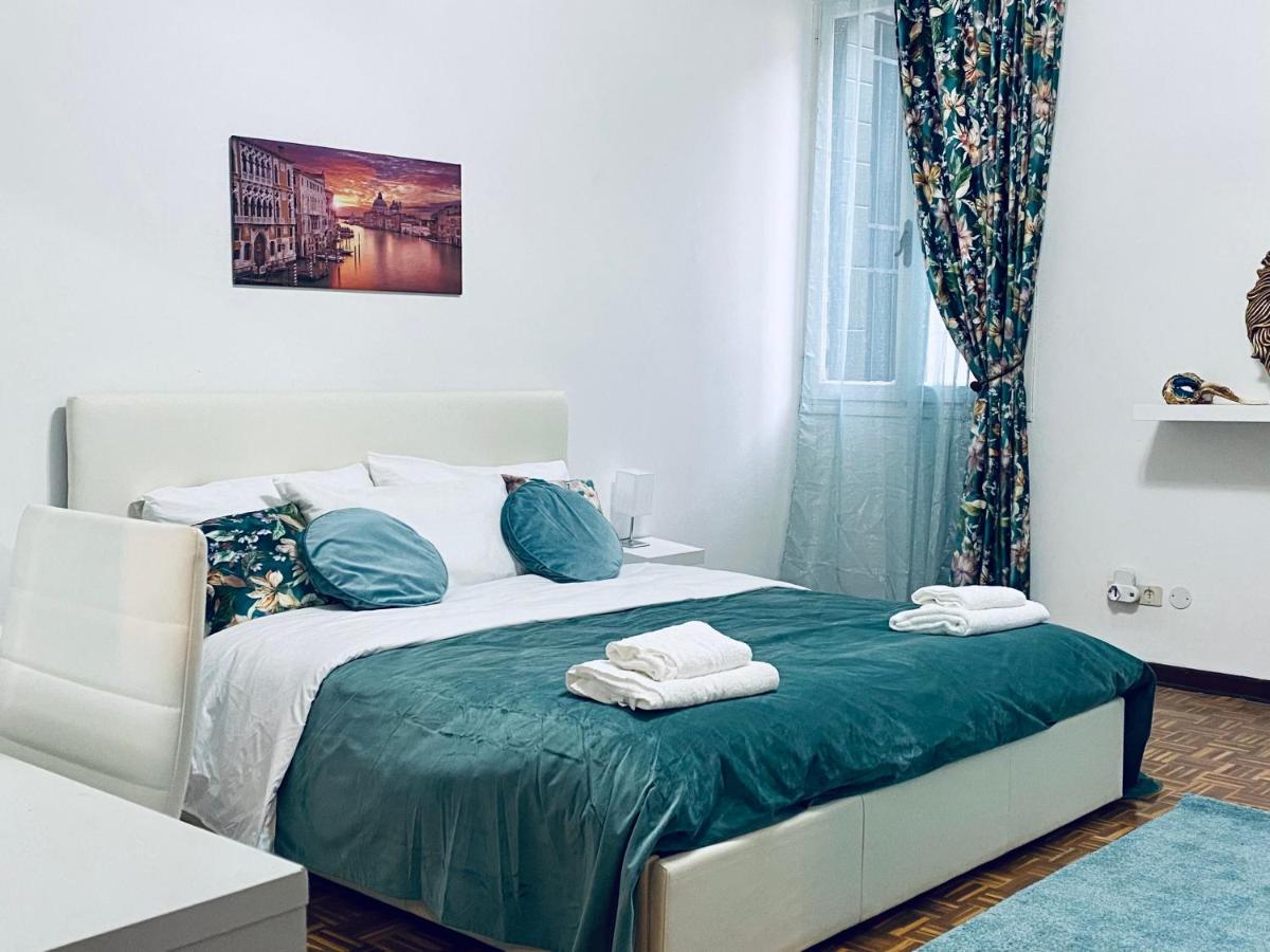 Queen Room with Shared Bathroom