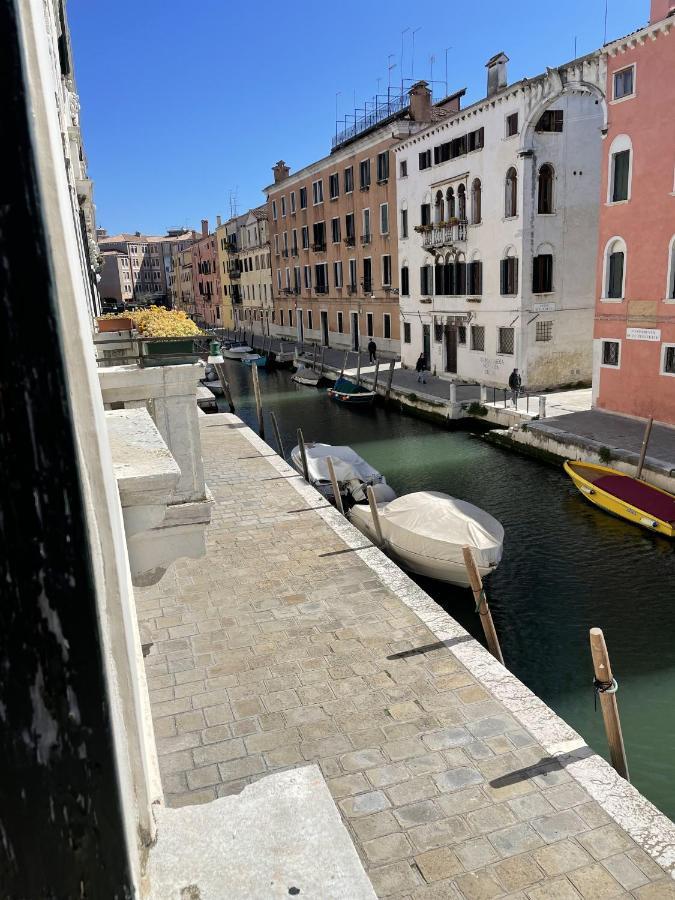 Standard Twin Room Canal View