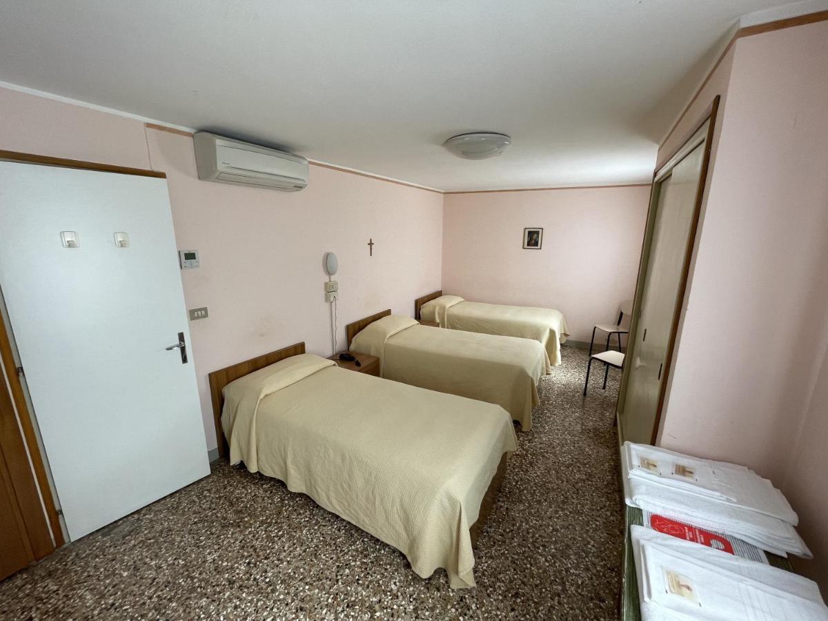 Standard Triple Room Canal View