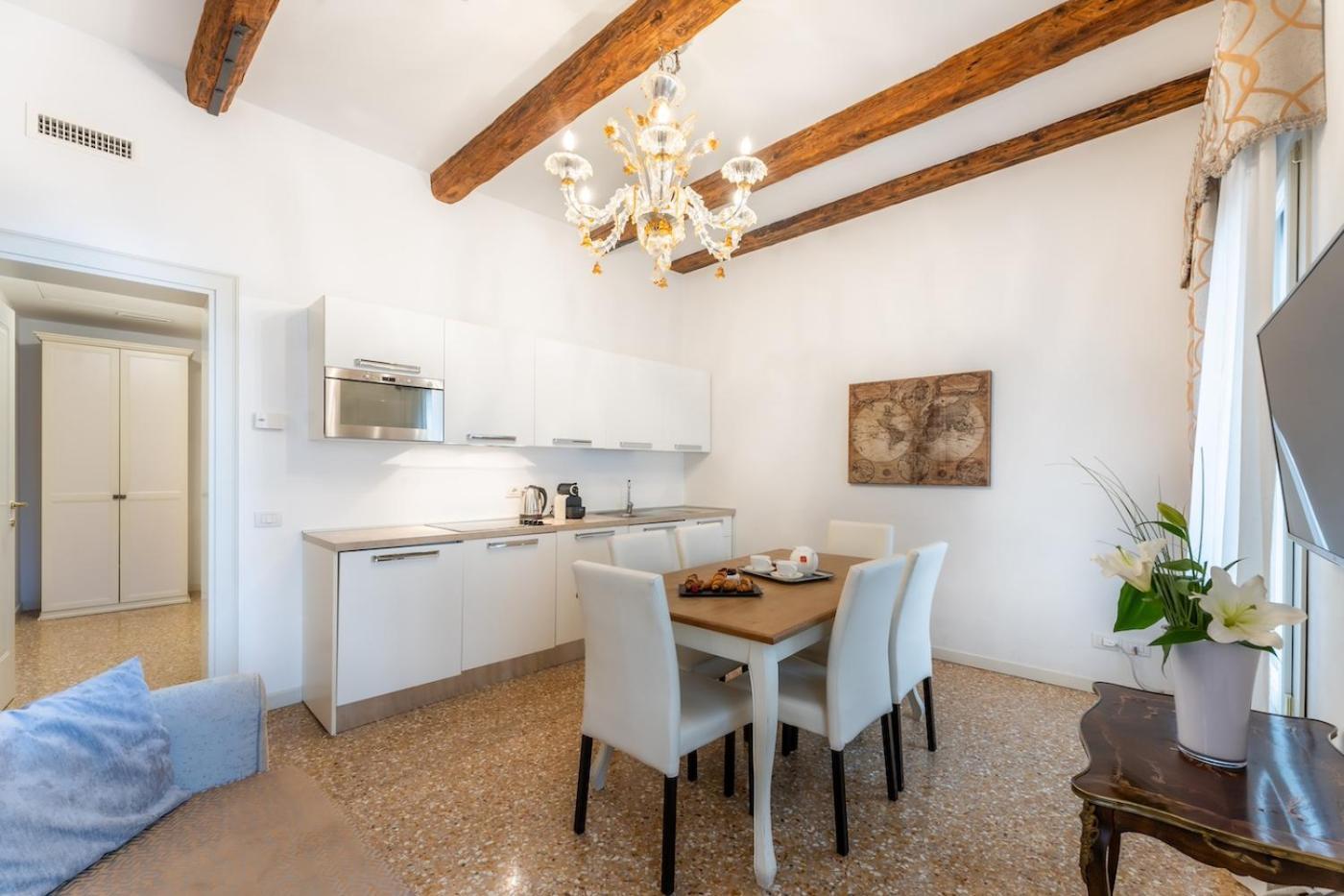 Superior Three-Bedroom Apartment with Terrace - Split Level