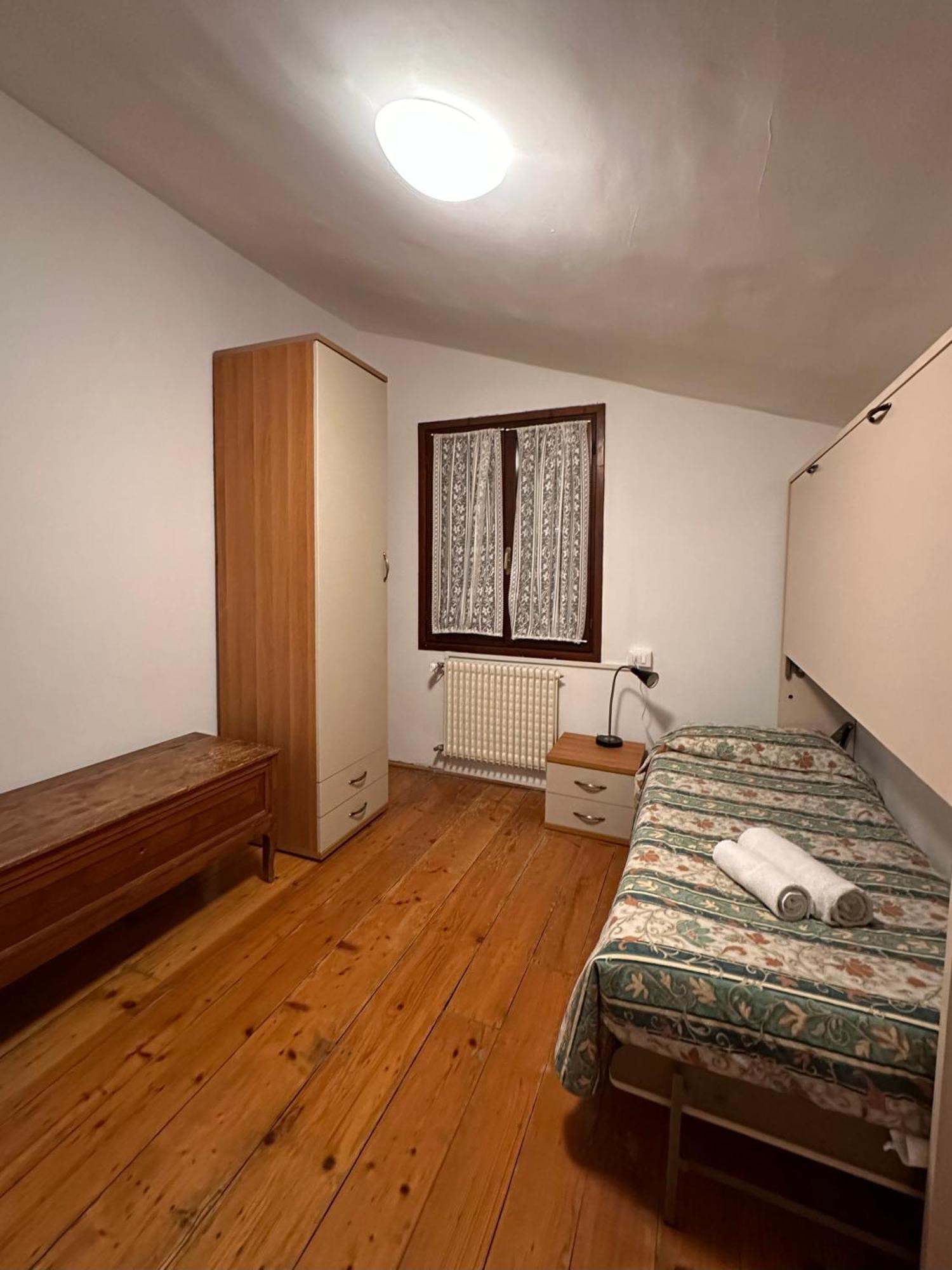 Single Room Private Bathroom
