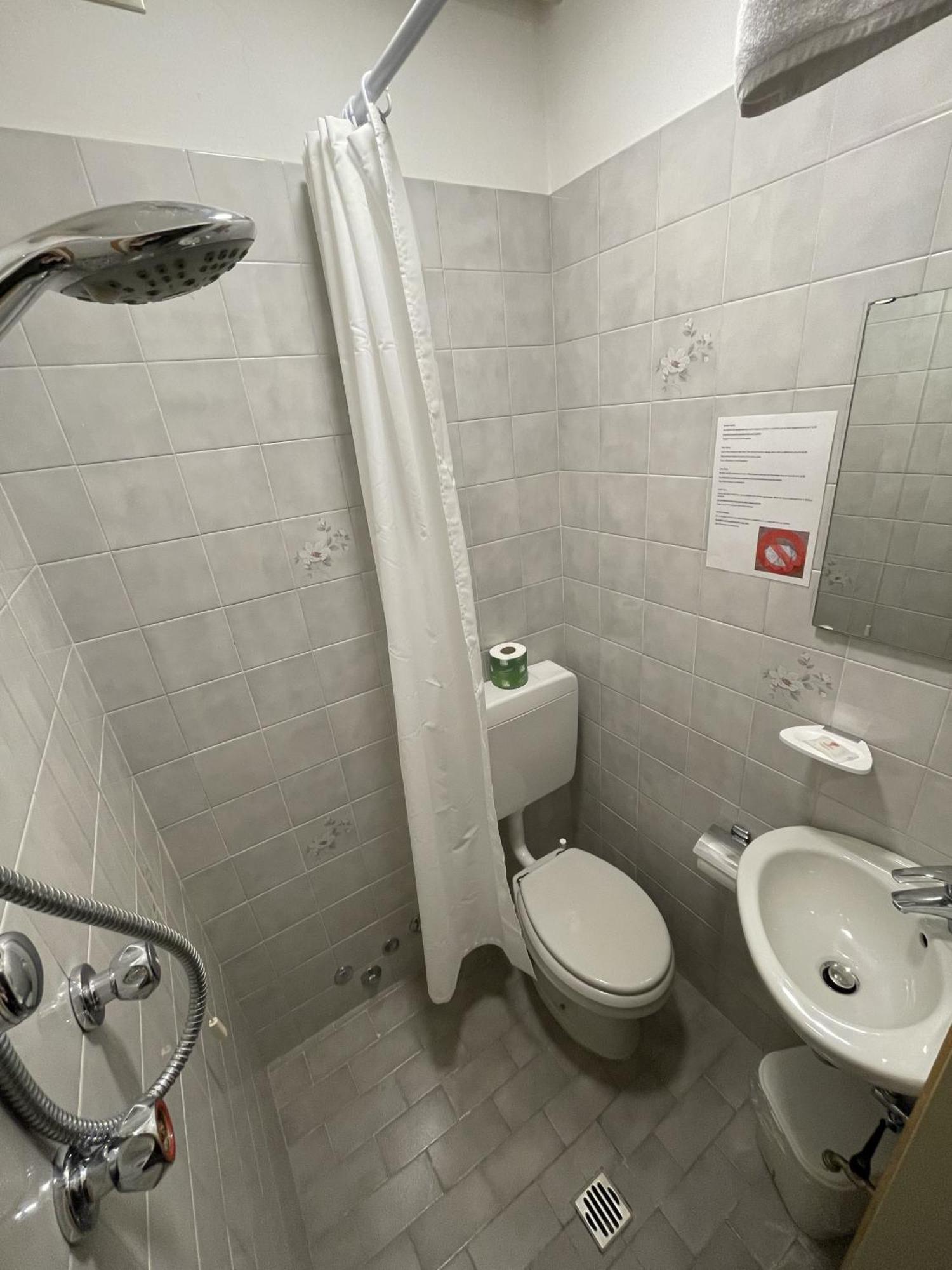 Single Room Private External Bathroom