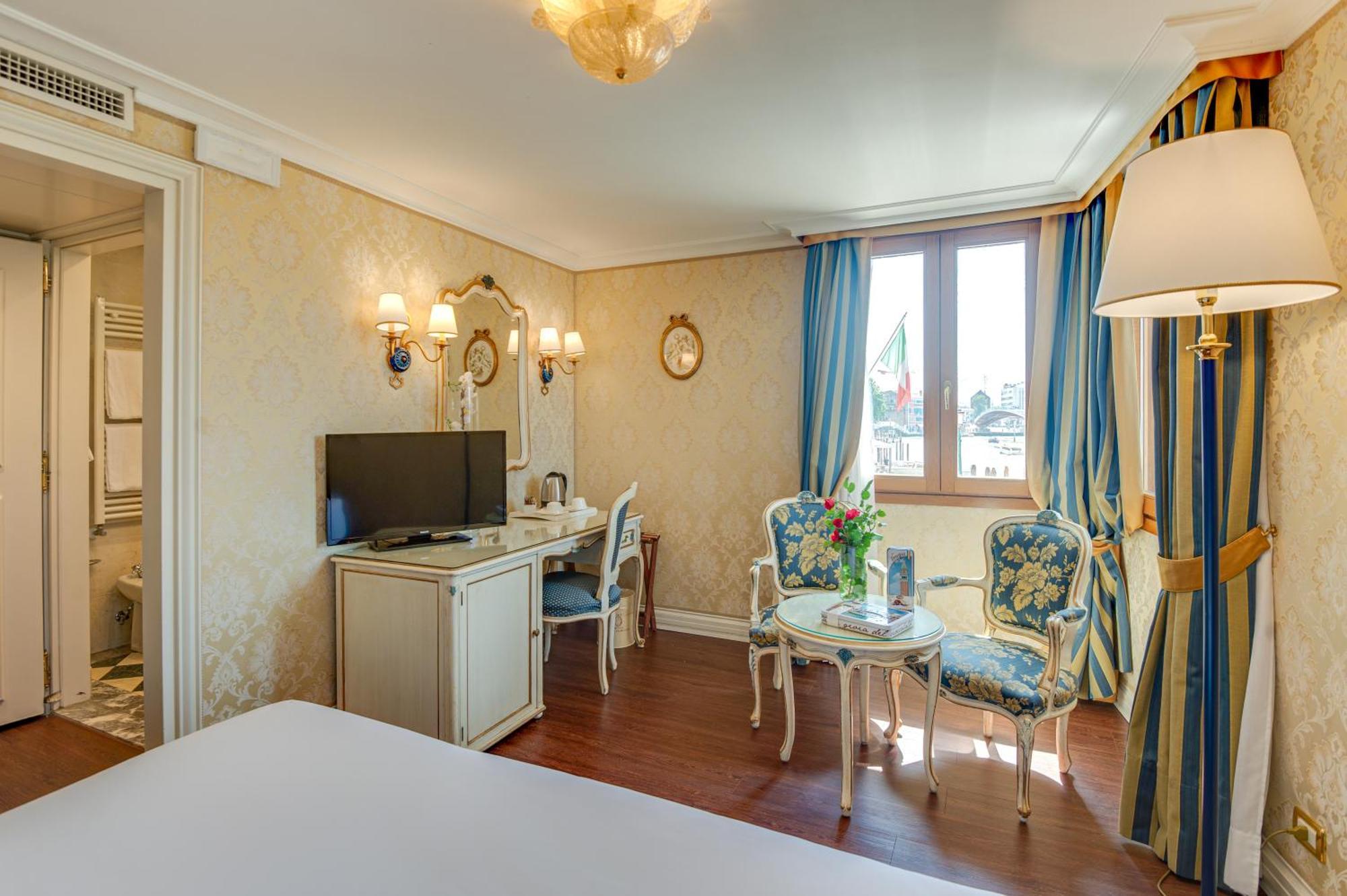 Deluxe Double Room Canal View