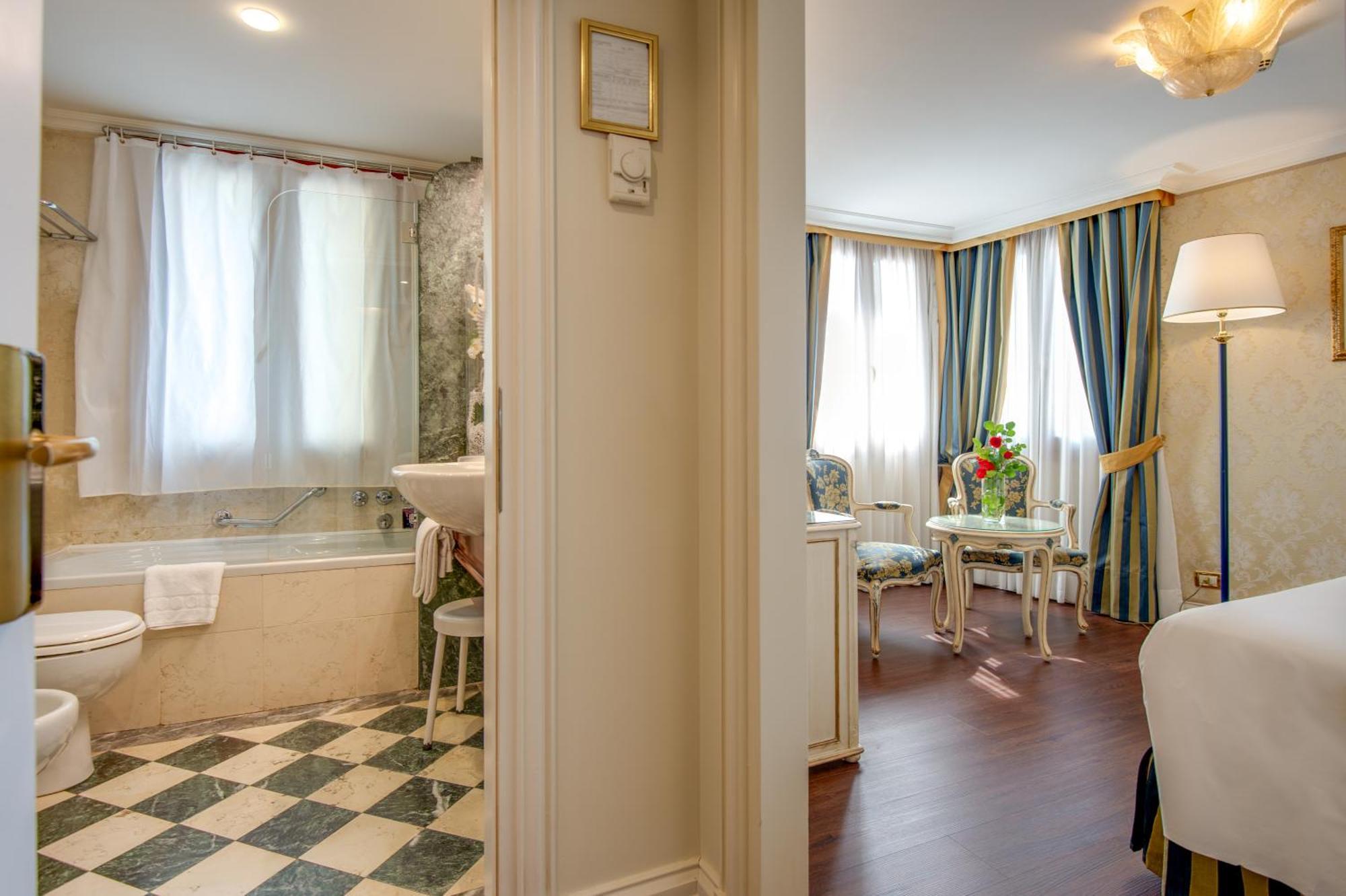 Deluxe Double Room Canal View
