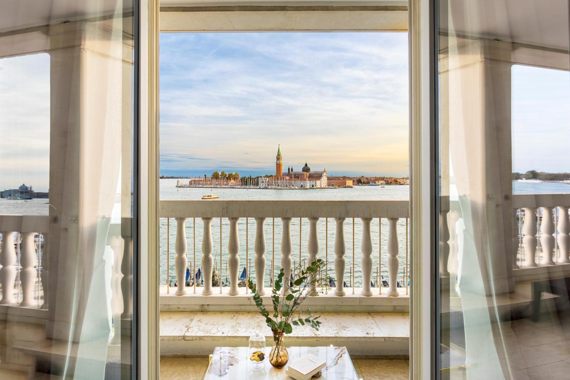 Junior Suite Lagoon View Terrace