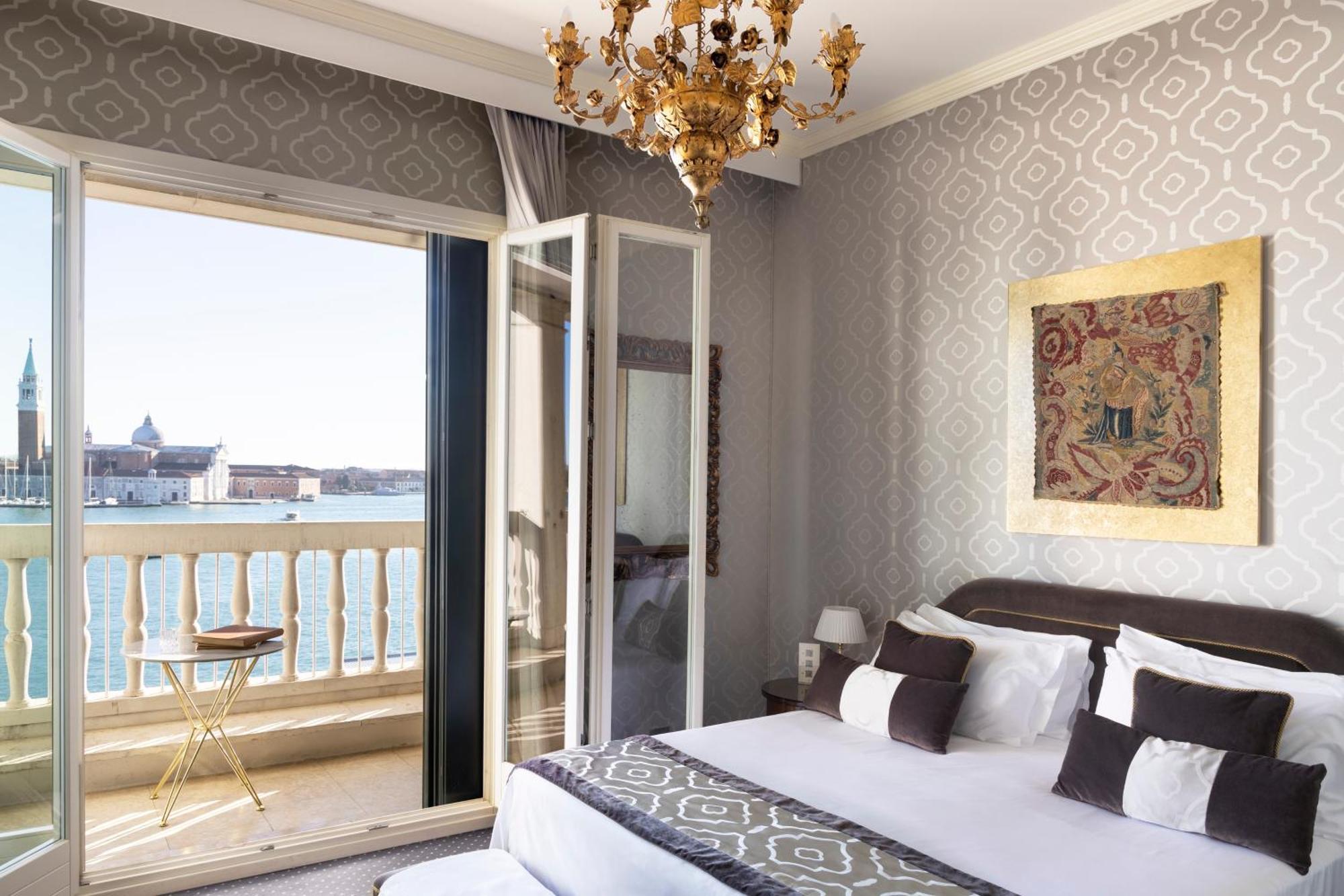 Junior Suite Lagoon View Terrace