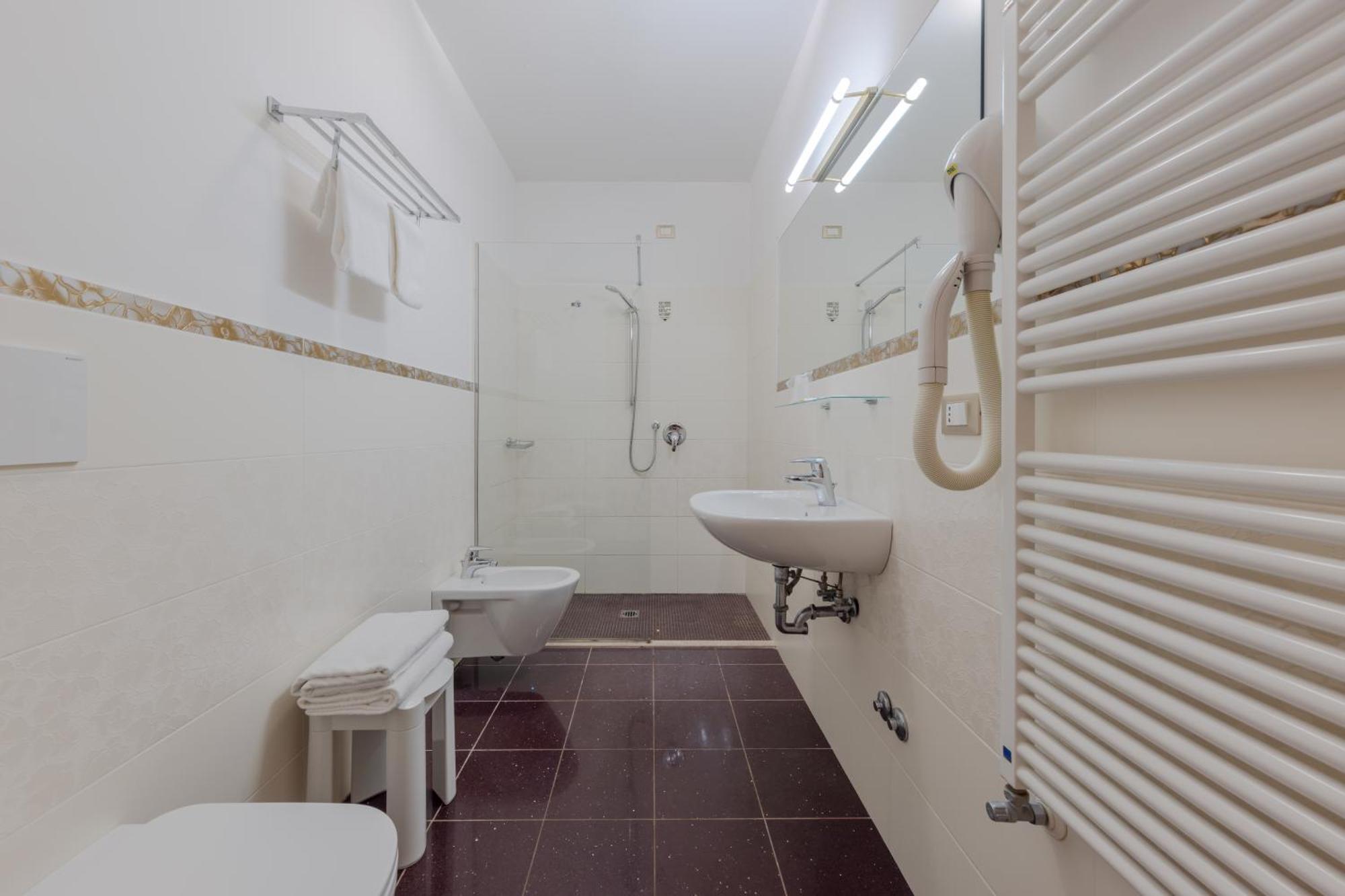 Double or Twin Room Canal View