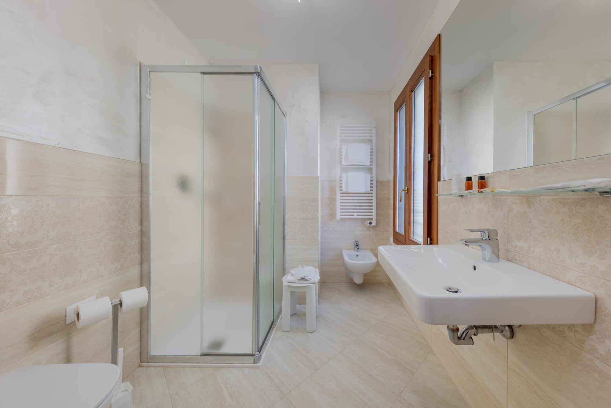 Double or Twin Room Canal View