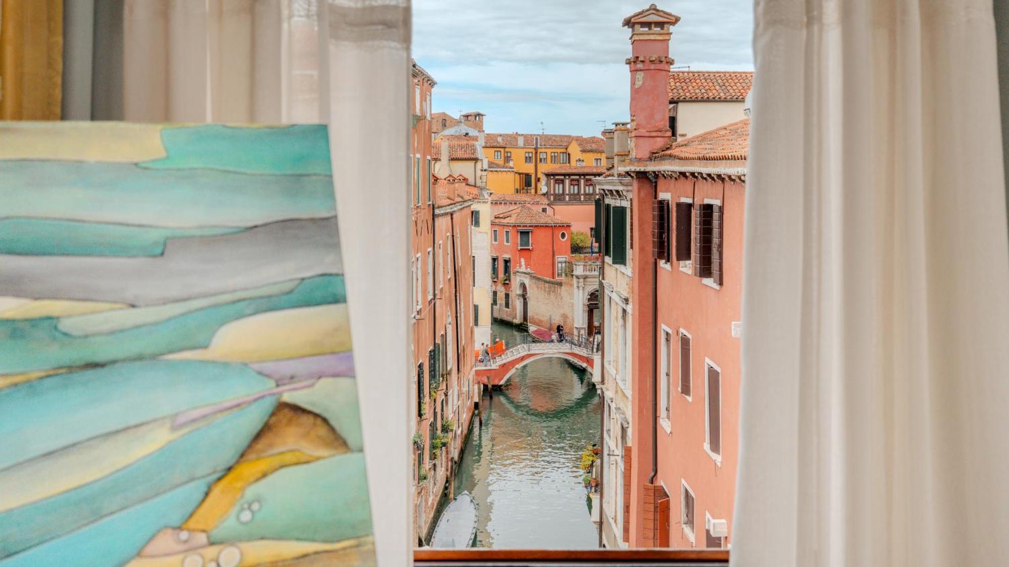Deluxe Double Room Canal View