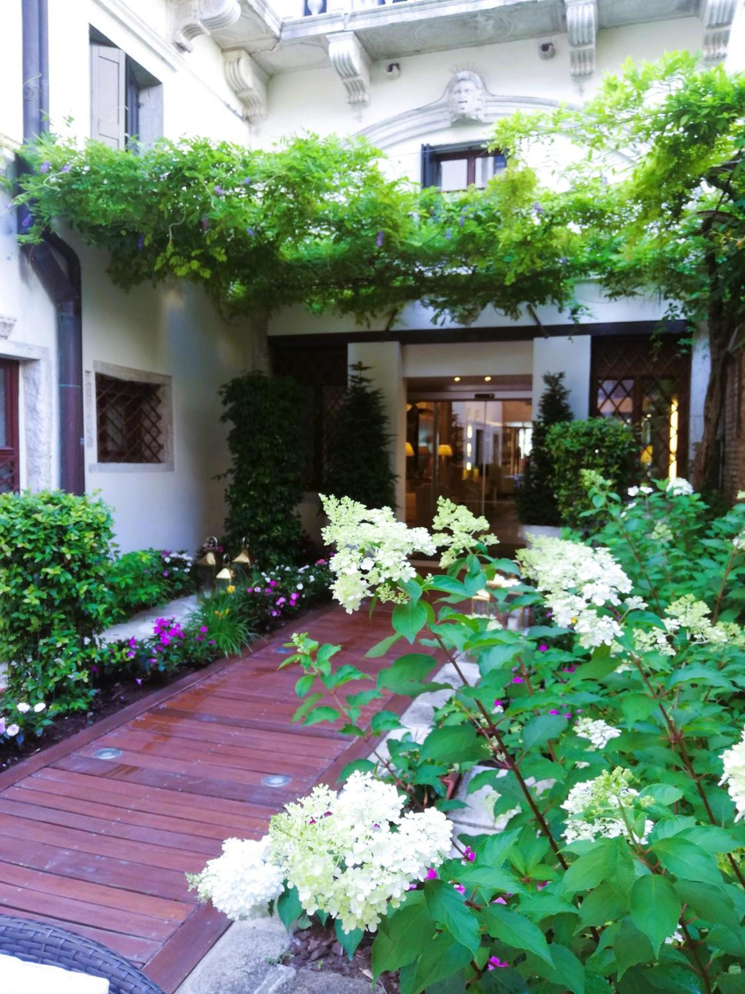 Junior Suite Garden View
