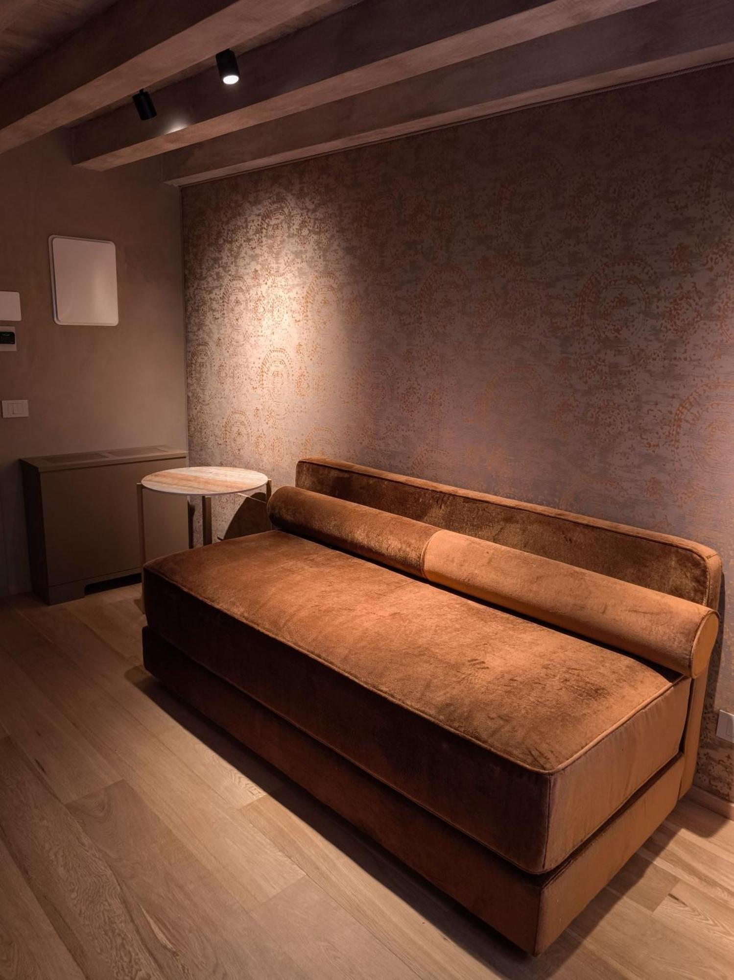 Deluxe Suite Annex Access by Stairs only