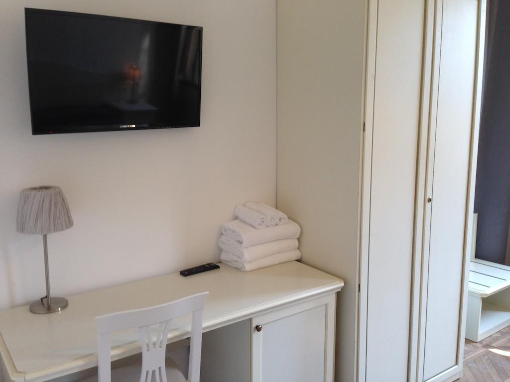 Triple Room Private External Bathroom,233965708:JPEG