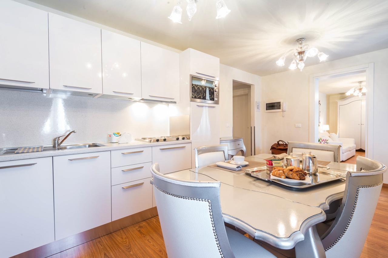 Superior One-Bedroom Apartment with canal view - Split level