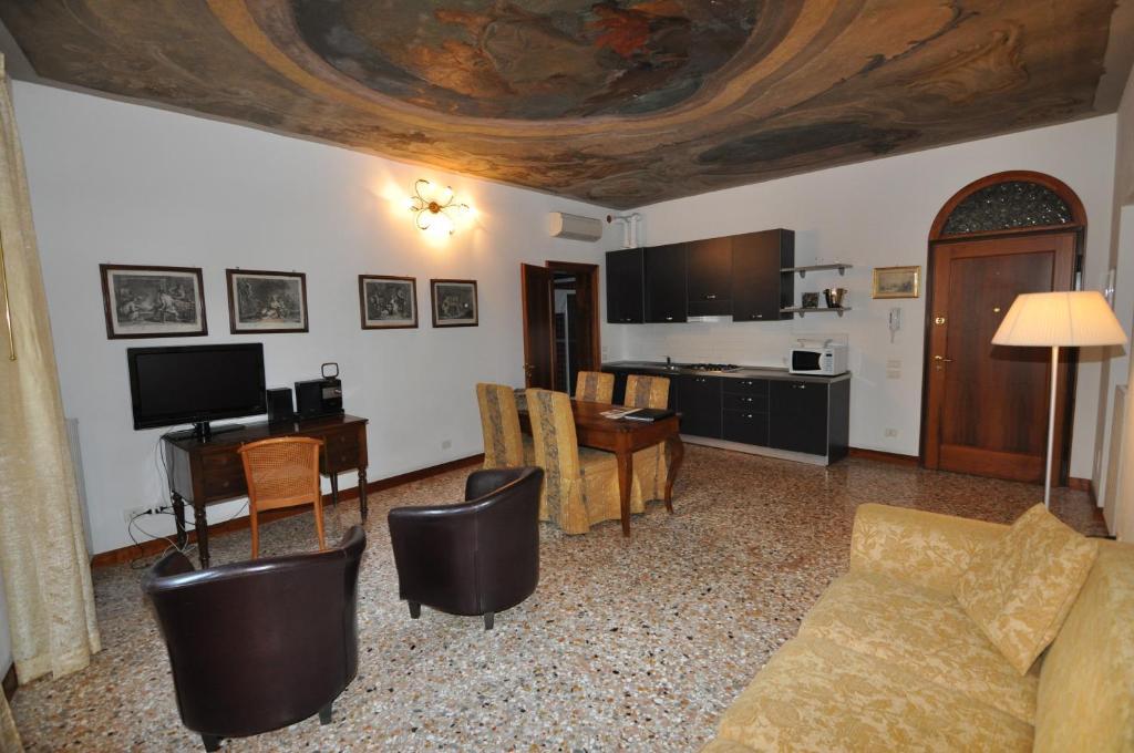 Ca' Tiziano Two-Bedroom Apartment