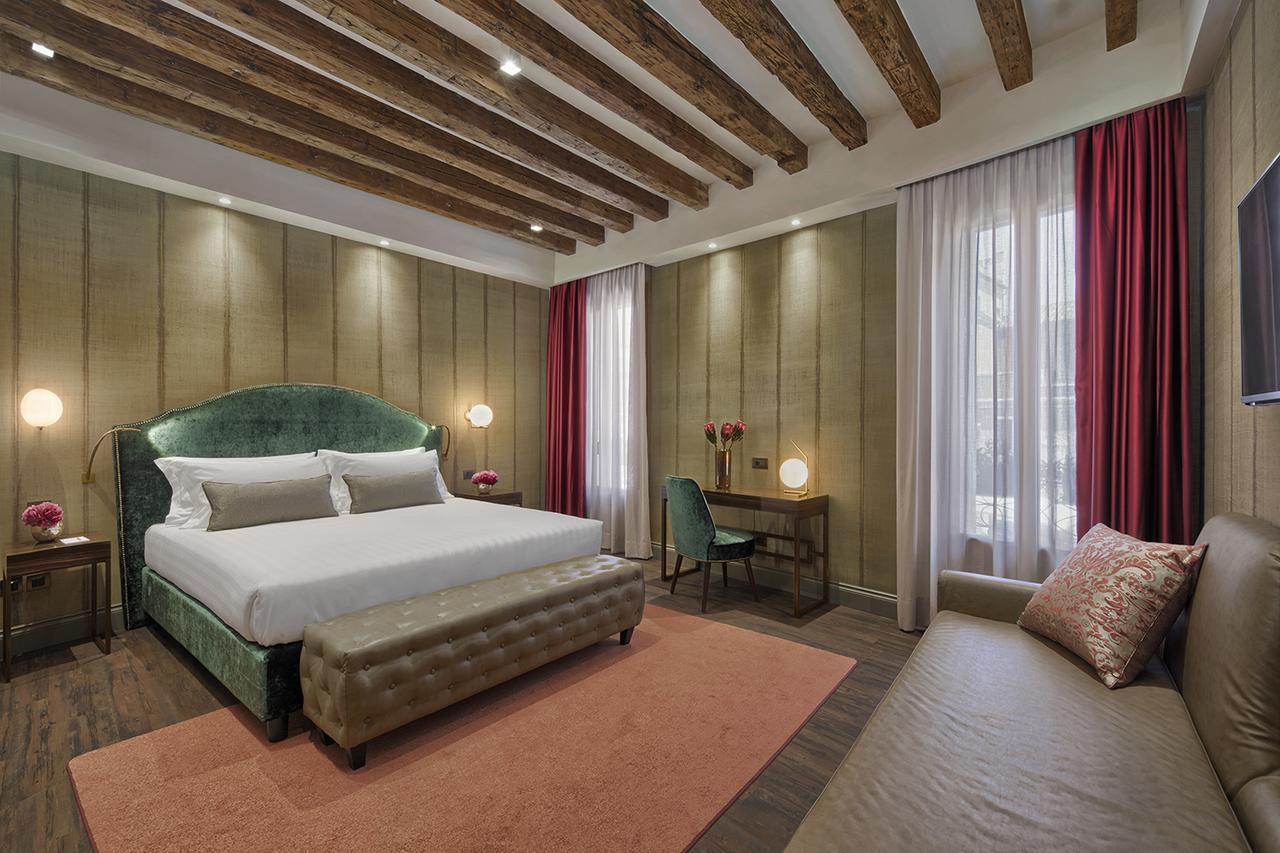 Suite with Canal View