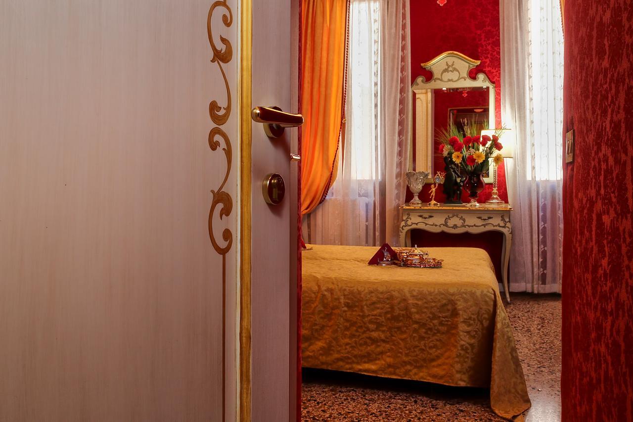 Deluxe Double Room with Canal View