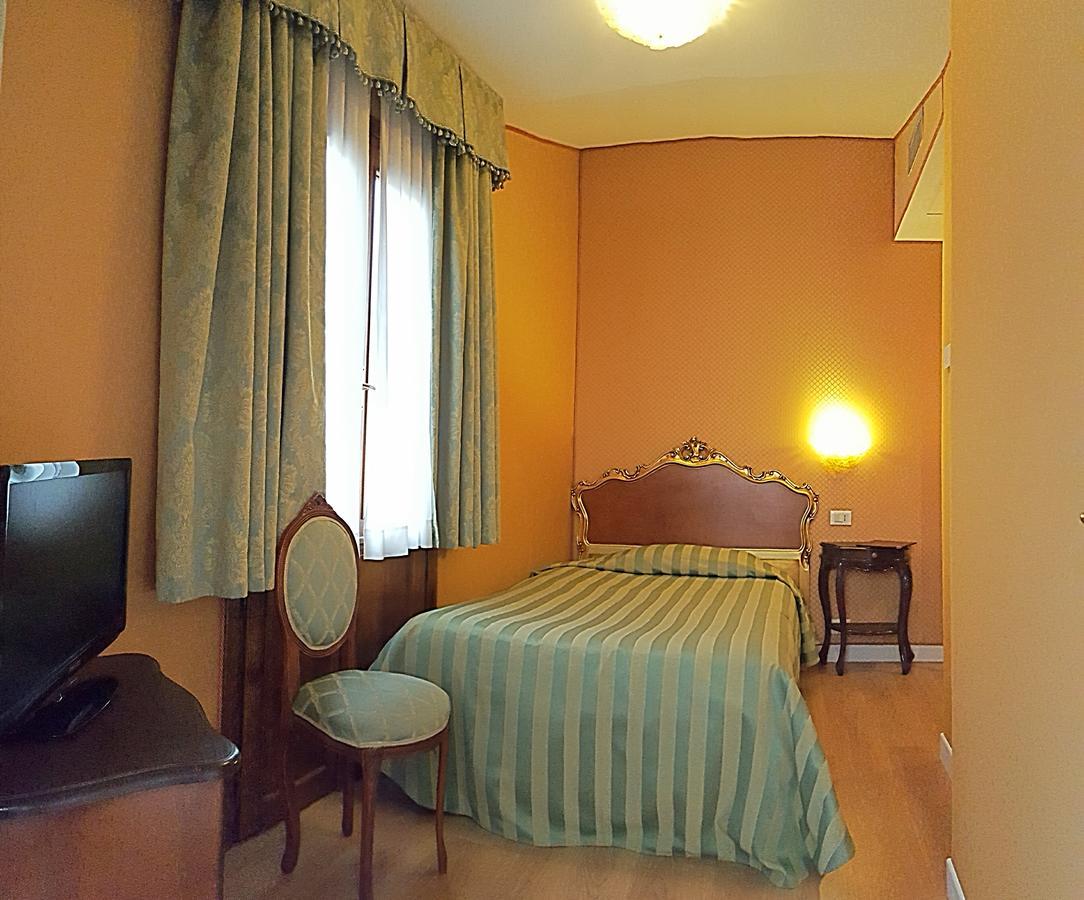 Single Room with Canal View