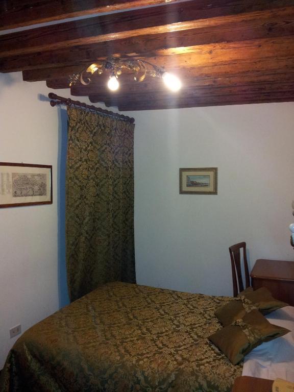 Single Room with Shared Bathroom