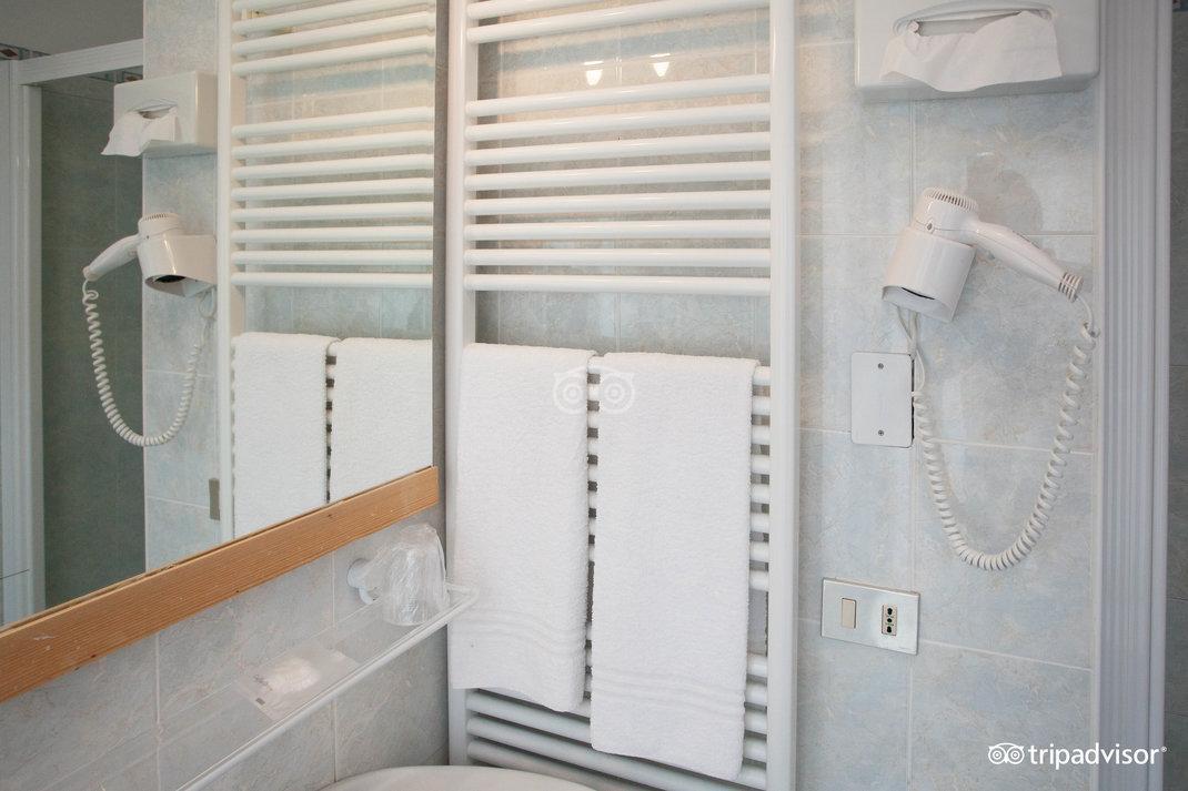 Deluxe Single Room with Balcony,664811676:JPEG