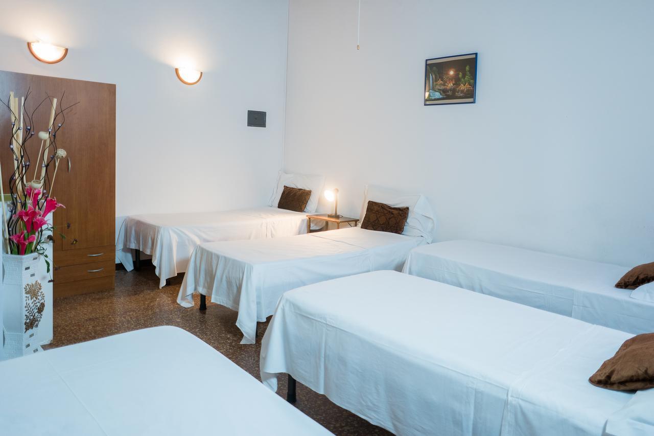 Bed 4-Bed Mixed Dormitory Room