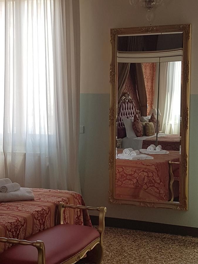 Deluxe Suite "Giacomo Casanova" with Campo Santo Stefano View