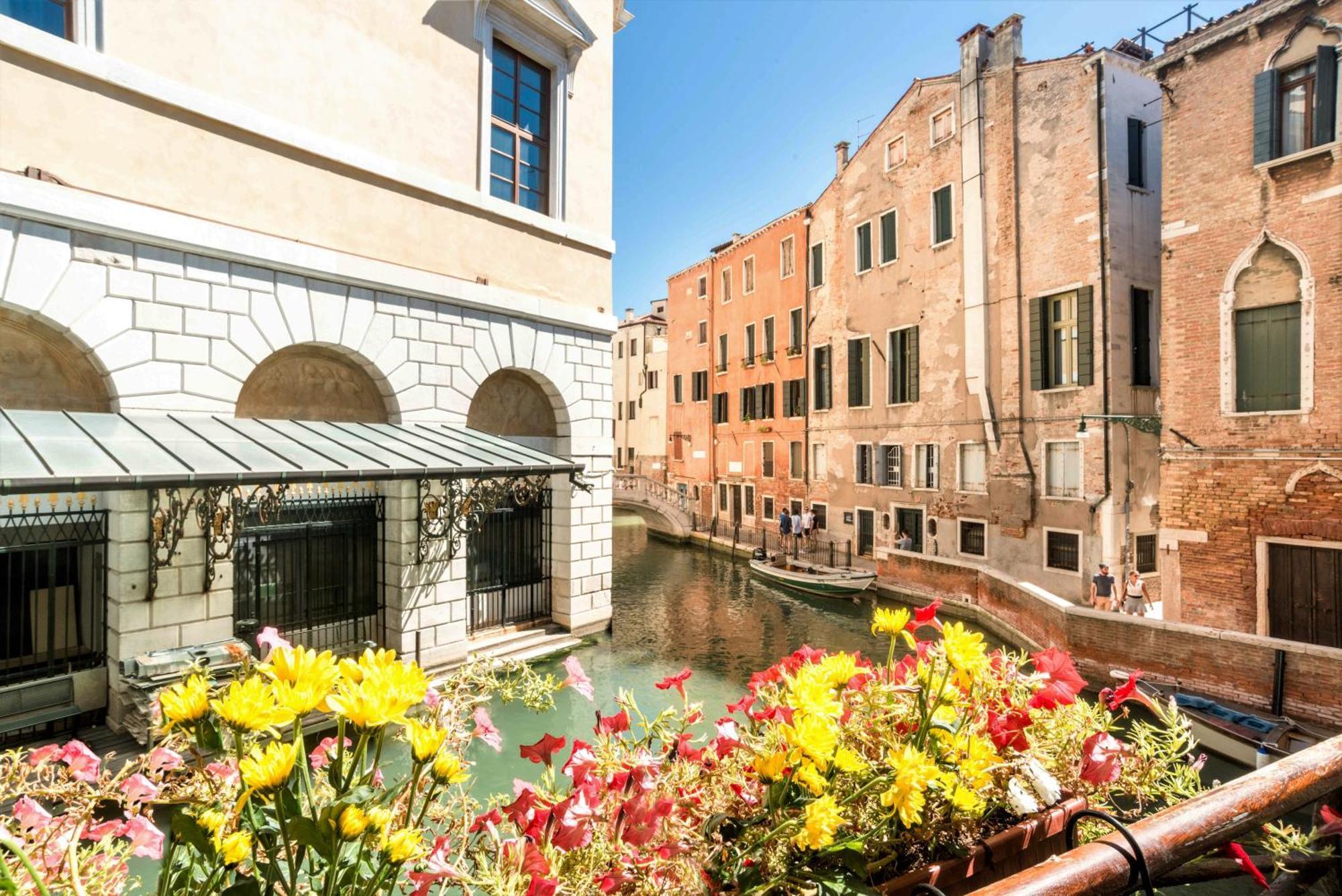 Superior Double Room with Balcony and Canal View