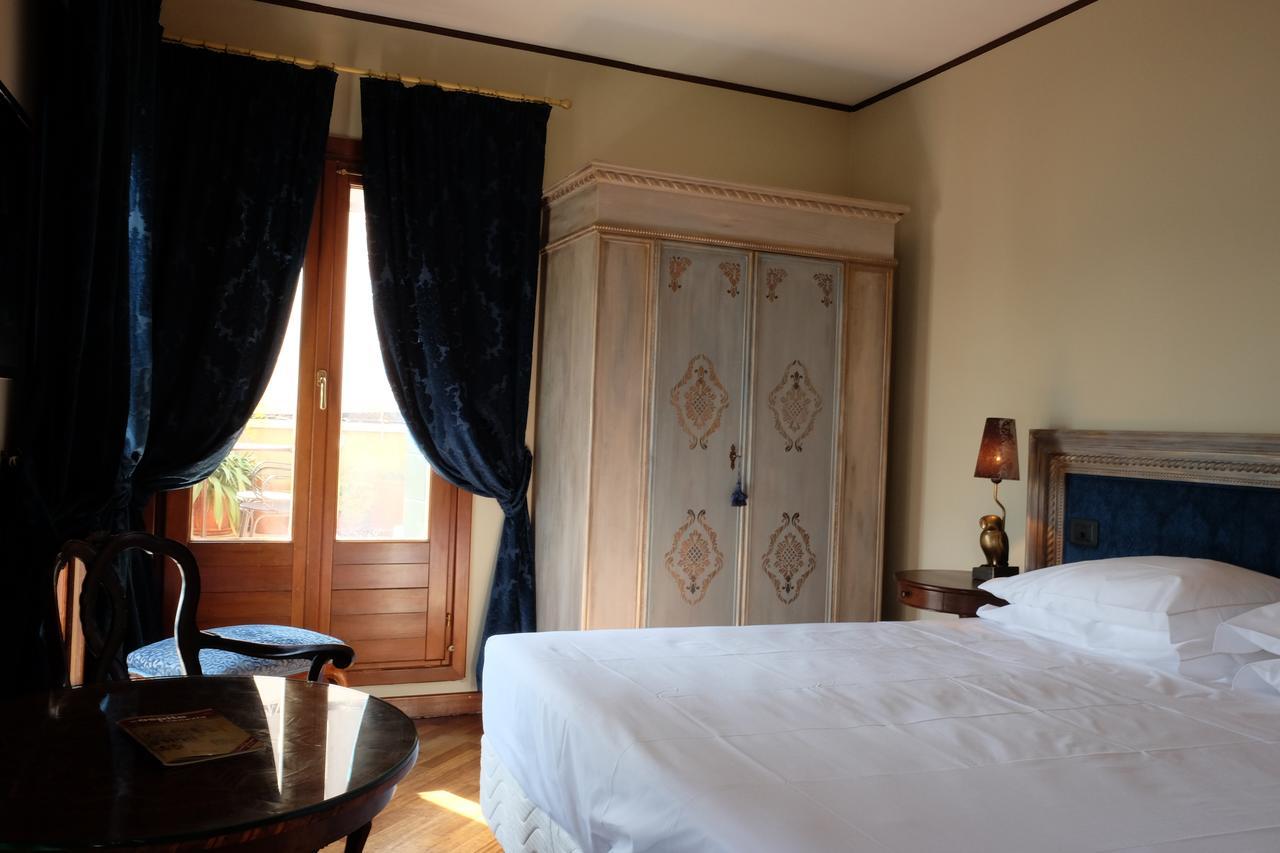 Superior Double Room with Canal view and Terrace