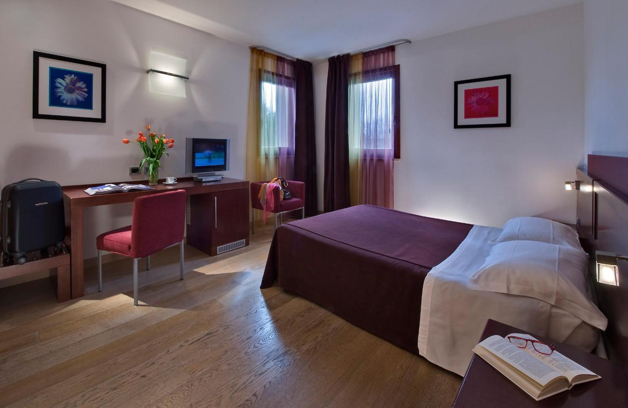 Double Room (1 Adult)