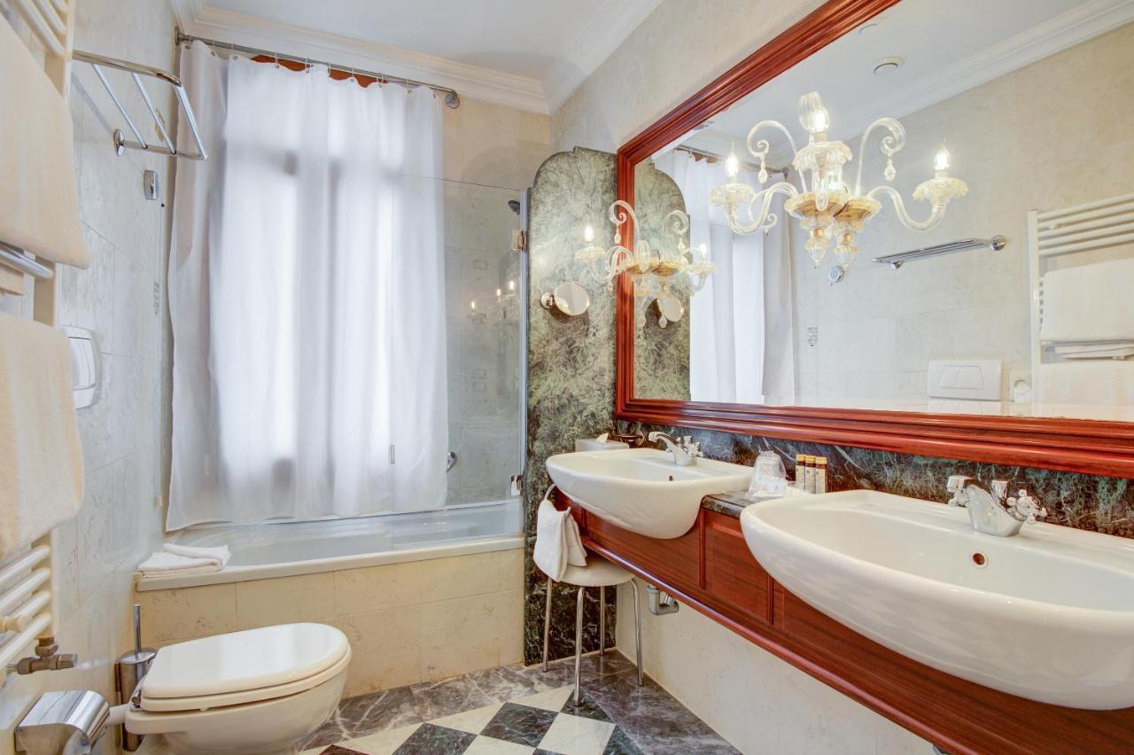 Deluxe Double Room Canal View