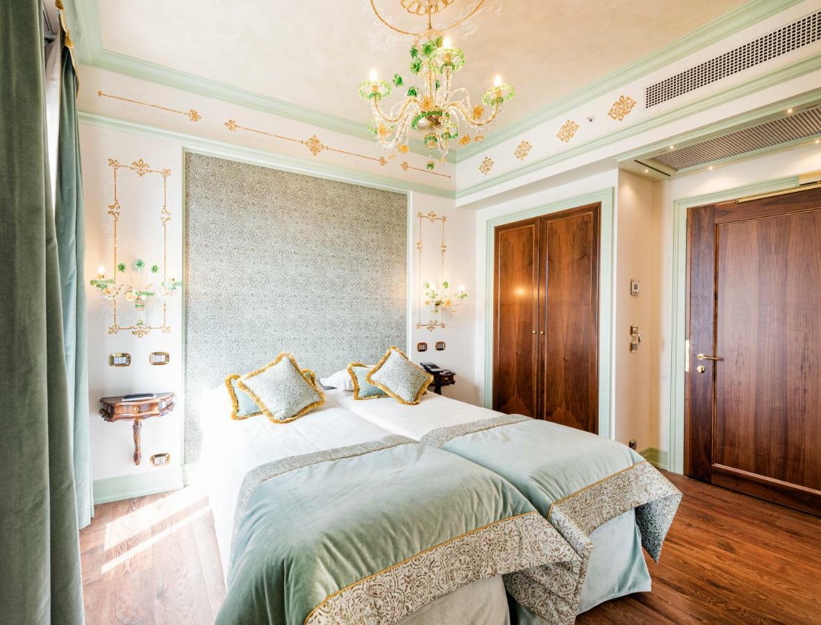 Deluxe Double or Twin Room with Grand Canal View