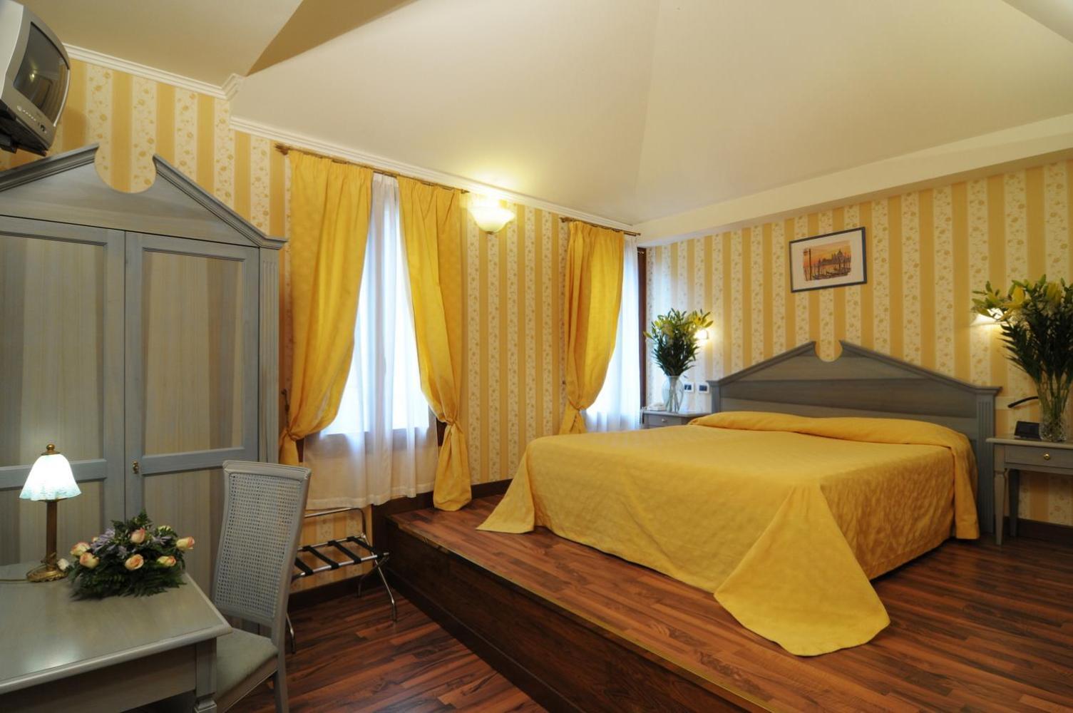 Deluxe Double or Twin Room with City View