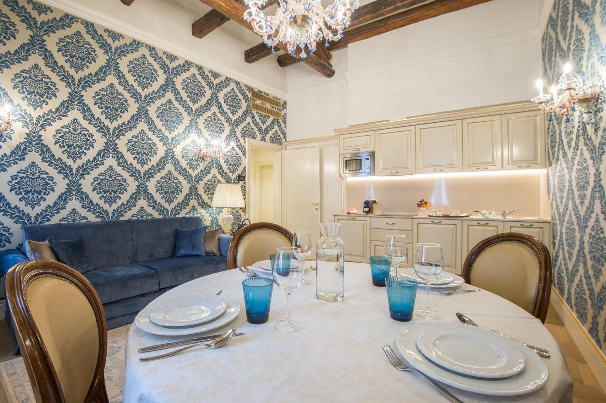 Deluxe Apartment