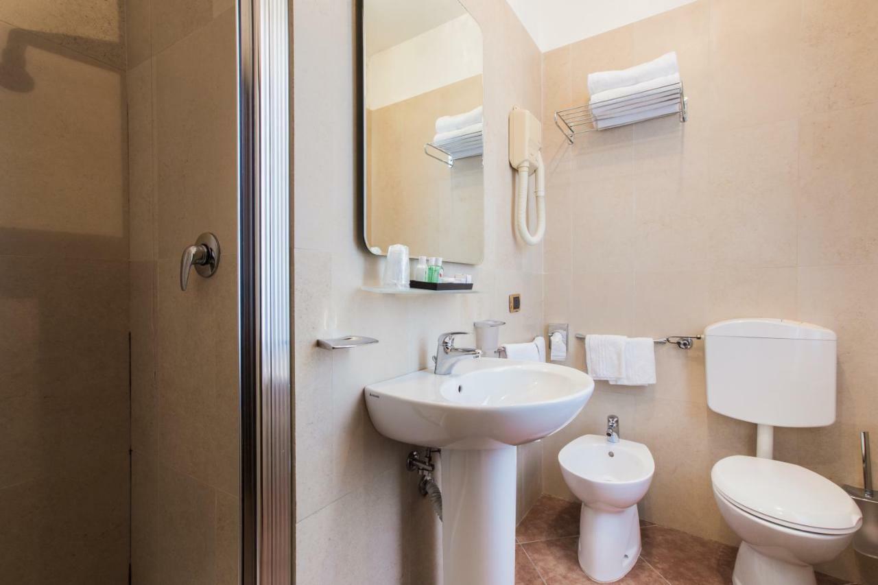 Classic Double Room,911748580:JPEG