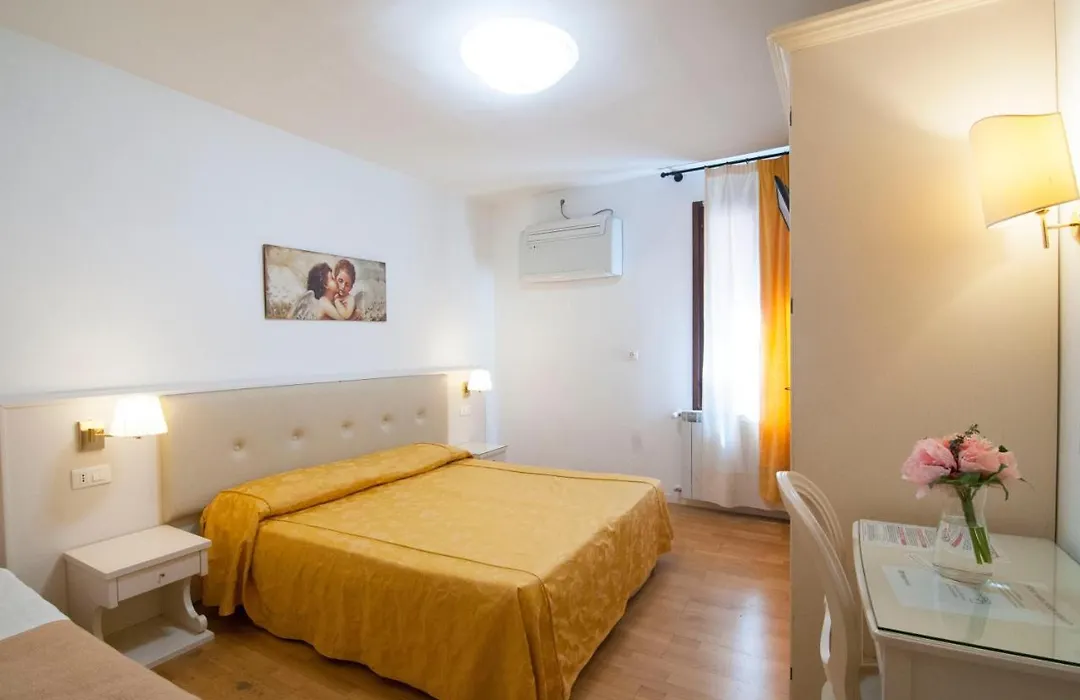 Albergo Ai Tolentini-1