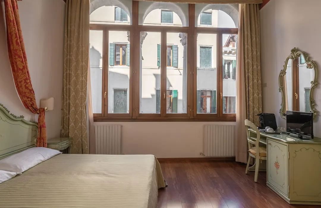 Hotel Al Sotoportego-1