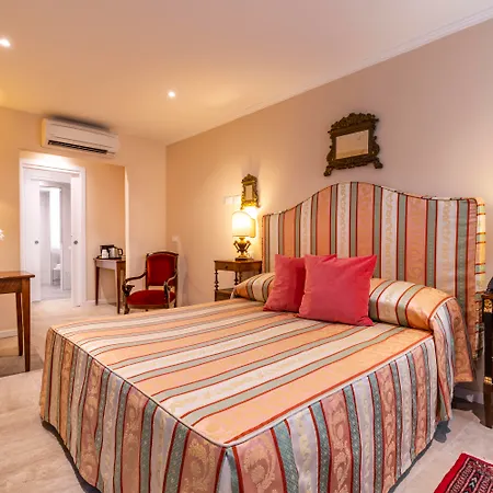 Palazzo Schiavoni Residenza D'Epoca & Suite-Apartments-3
