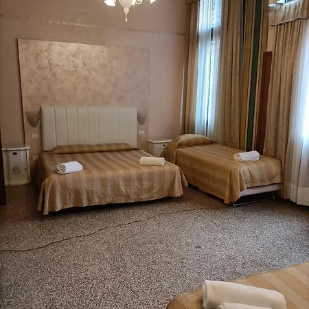 Palazzo Lion Morosini - Check In Presso Locanda Ai Santi Apostoli-3