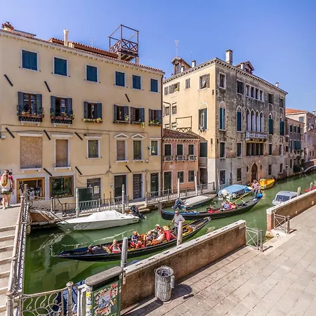 Palazzo San Firmino Residenza Storica All Suite Canal View-3