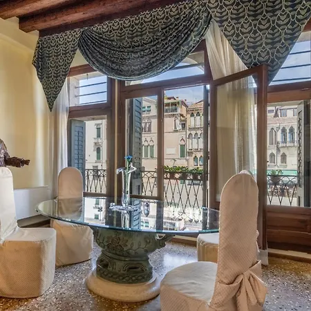 Palazzo San Firmino Residenza Storica All Suite Canal View-2