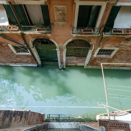 San Polo Canal View Apartments By Wonderful Italy-3